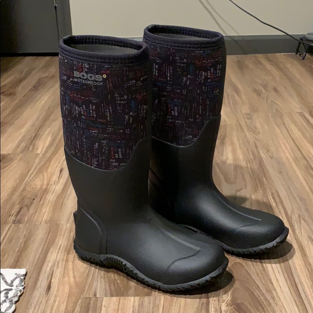 BRAND NEW BOGS